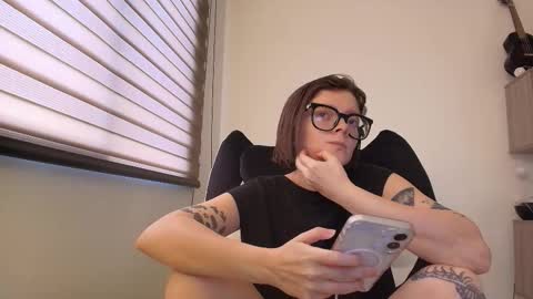 Snapshot of arya_starkw chatting on 01/06/26, 01:15 Ary 3 online show from 01/06/26, 01:15