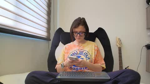 Snapshot of arya_starkw chatting on 01/08/26, 02:41 Ary 3 online show from 01/08/26, 02:41