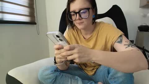 Snapshot of arya_starkw chatting on 02/11/26, 10:15 Ary 3 online show from 02/11/26, 10:15