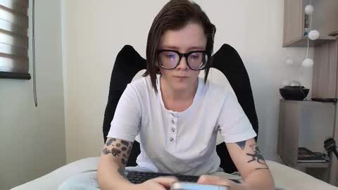 Snapshot of arya_starkw chatting on 02/26/26, 03:33 Ary 3 online show from 02/26/26, 03:33