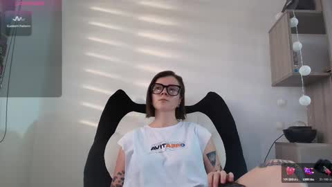 Snapshot of arya_starkw chatting on 03/22/26, 10:35 Ary 3 online show from 03/22/26, 10:35