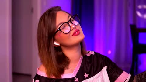 Lunaa  online show from 10/07/25, 12:41