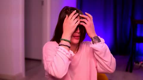 Lunaa  online show from 10/21/25, 06:41