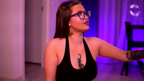 Lunaa  online show from 10/24/25, 06:37