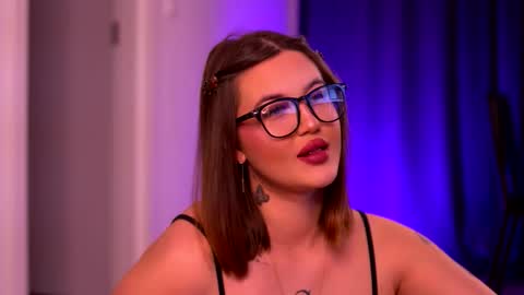 Lunaa  online show from 10/27/25, 07:29