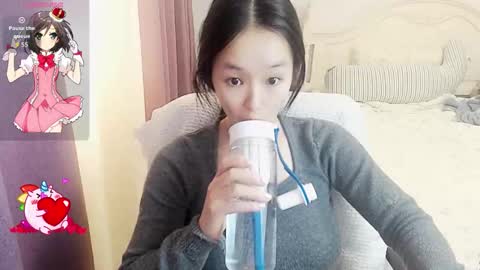 Snapshot of arylia_3 chatting on 10/27/25, 04:05 Lily online show from 10/27/25, 04:05