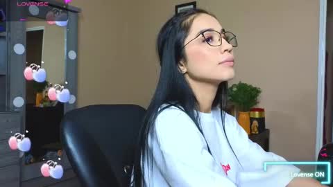 Snapshot of asenaesmee chatting on 02/08/25, 12:49 Asena online show from 02/08/25, 12:49