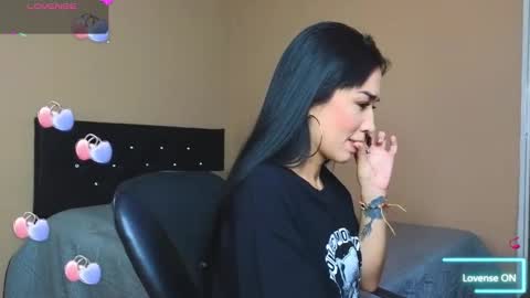 Snapshot of asenaesmee chatting on 02/14/25, 09:10 Asena online show from 02/14/25, 09:10