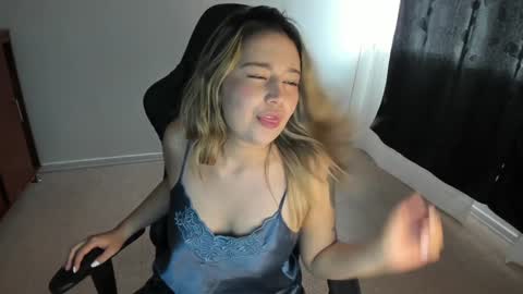 Snapshot of ash_smith1 chatting on 01/08/25, 01:42 ash_smith1 online show from 01/08/25, 01:42