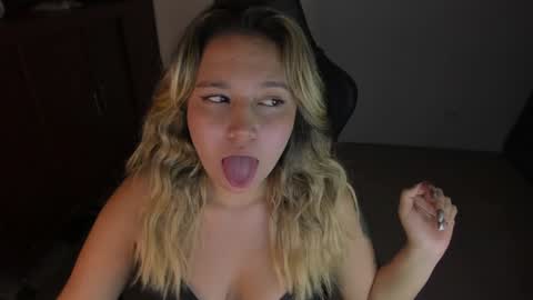 Snapshot of ash_smith1 chatting on 01/16/25, 01:48 ash_smith1 online show from 01/16/25, 01:48