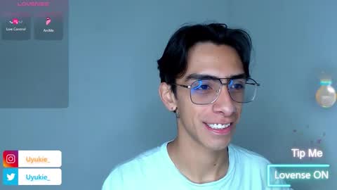 Snapshot of ash_v1 chatting on 12/03/25, 02:52 Ash online show from 12/03/25, 02:52