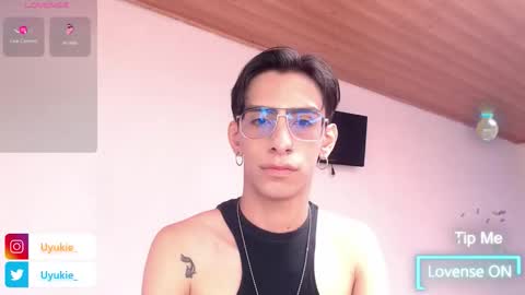 Snapshot of ash_v1 chatting on 12/19/25, 04:25 Ash online show from 12/19/25, 04:25