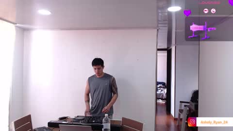 Snapshot of ashely_ryan24 chatting on 11/14/25, 07:23 Ashley And Ryan online show from 11/14/25, 07:23