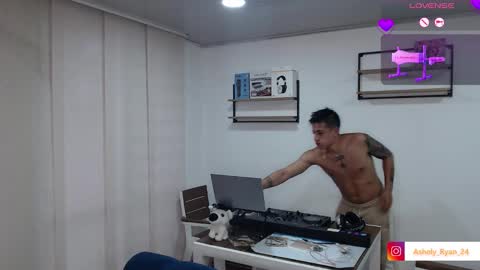 Snapshot of ashely_ryan24 chatting on 01/11/26, 10:37 Ashley And Ryan online show from 01/11/26, 10:37