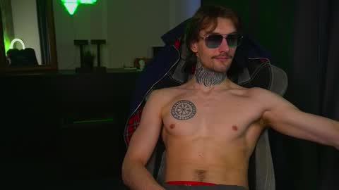 Snapshot of asher_88 chatting on 10/10/25, 01:43 Jerk Machine online show from 10/10/25, 01:43