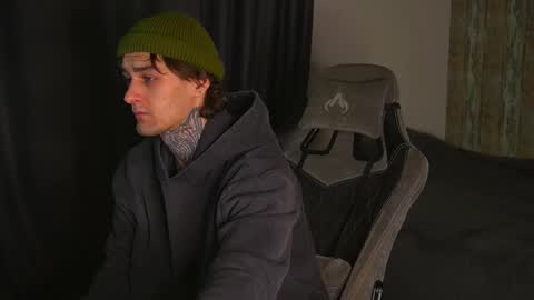 Snapshot of asher_88 chatting on 10/22/25, 11:43 Jerk Machine online show from 10/22/25, 11:43