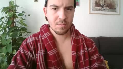 Snapshot of ashiat chatting on 12/16/24, 09:24 ashiat online show from 12/16/24, 09:24