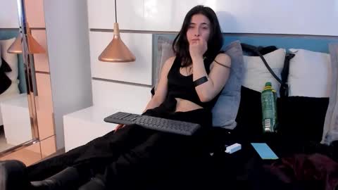 Snapshot of ashkoreh chatting on 12/13/25, 08:14 Ashkoreh online show from 12/13/25, 08:14