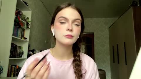 Snapshot of ashleighgittinger chatting on 07/06/26, 07:38 Eva online show from 07/06/26, 07:38
