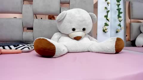 Snapshot of ashley_7777 chatting on 01/25/25, 05:51 ashley_7777 online show from 01/25/25, 05:51