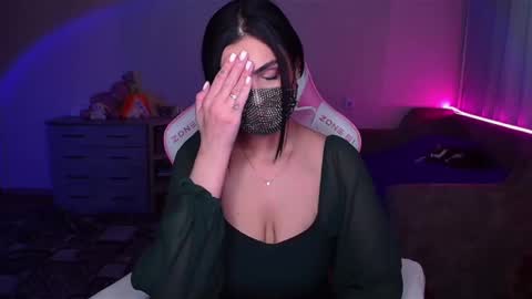   Yasmina   online show from 02/10/25, 06:53