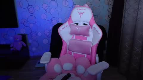   Yasmina   online show from 10/28/25, 02:37