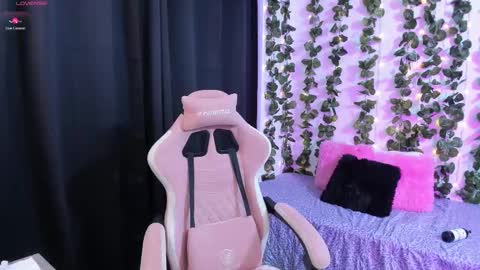 Snapshot of ashley_morgan_18 chatting on 10/05/25, 02:21 ashley online show from 10/05/25, 02:21