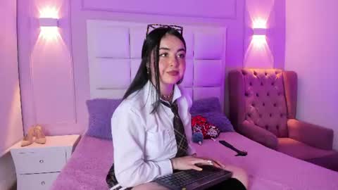 Snapshot of ashley_petit chatting on 07/18/26, 01:26 ashley_petit online show from 07/18/26, 01:26