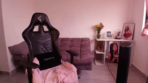 Snapshot of ashleyene2 chatting on 09/28/25, 02:22 Ashley online show from 09/28/25, 02:22