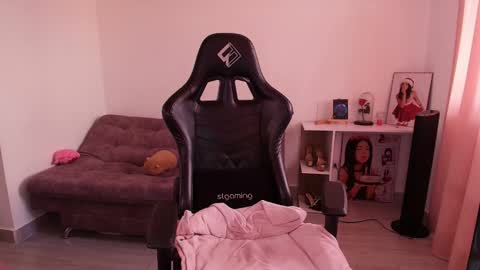 Snapshot of ashleyene2 chatting on 10/21/25, 07:58 Ashley online show from 10/21/25, 07:58