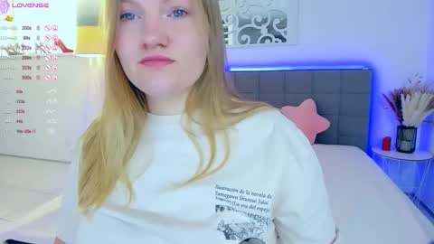 Snapshot of ashleyjonse chatting on 09/14/25, 05:17 AshleyJonse online show from 09/14/25, 05:17