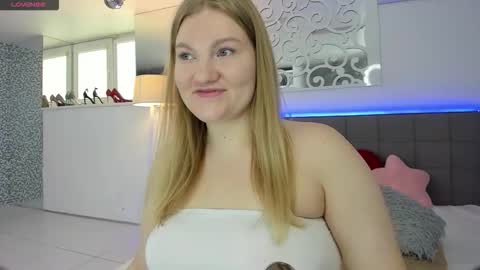 Snapshot of ashleyjonse chatting on 10/06/25, 05:05 AshleyJonse online show from 10/06/25, 05:05