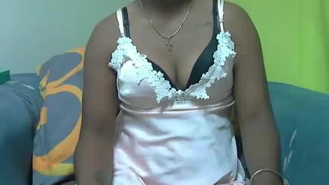 Snapshot of ashleyqueen_x chatting on 09/26/25, 07:18 ashleyqueen X online show from 09/26/25, 07:18