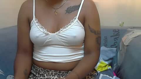 Snapshot of ashleyqueen_x chatting on 10/18/25, 08:15 ashleyqueen X online show from 10/18/25, 08:15