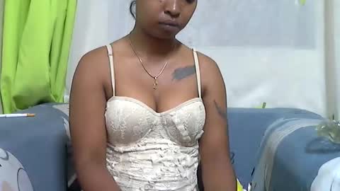 Snapshot of ashleyqueen_x chatting on 10/21/25, 07:36 ashleyqueen X online show from 10/21/25, 07:36