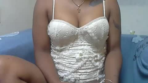 Snapshot of ashleyqueen_x chatting on 11/18/25, 09:30 ashleyqueen X online show from 11/18/25, 09:30