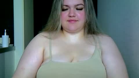 Snapshot of ashleyrosee_ chatting on 07/17/26, 01:45 Anite online show from 07/17/26, 01:45