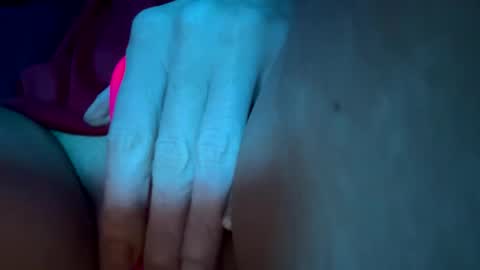 Snapshot of ashleyshyne69 chatting on 12/27/24, 03:04 Ashley online show from 12/27/24, 03:04