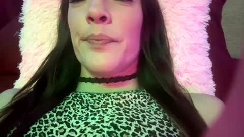 Snapshot of ashleyshyne69 chatting on 01/10/25, 04:22 Ashley online show from 01/10/25, 04:22