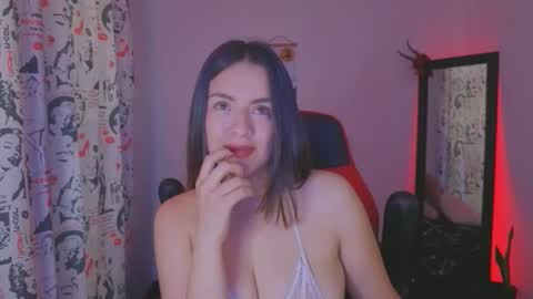 Snapshot of ashleyt1998 chatting on 11/05/25, 01:22 ASHLEY online show from 11/05/25, 01:22