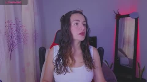 Snapshot of ashleyt1998 chatting on 12/17/25, 02:45 ASHLEY online show from 12/17/25, 02:45