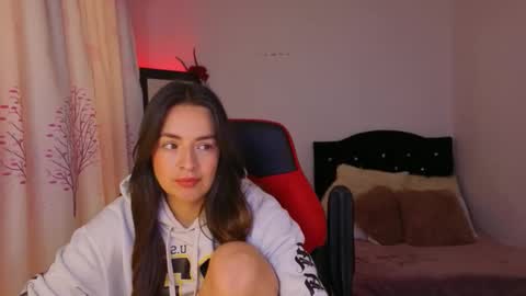 Snapshot of ashleyt1998 chatting on 02/10/26, 01:37 ASHLEY online show from 02/10/26, 01:37