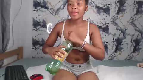 Snapshot of ashleyt255 chatting on 04/26/26, 08:28 ashleyt255 online show from 04/26/26, 08:28