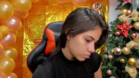 Snapshot of ashleytravis_ chatting on 01/02/25, 02:54 online show from 01/02/25, 02:54