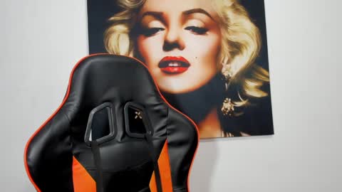 Snapshot of ashleytravis_ chatting on 01/07/25, 02:53 online show from 01/07/25, 02:53