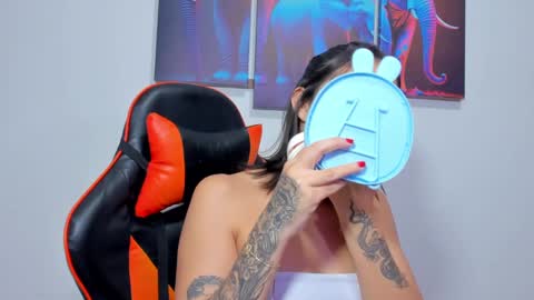 Snapshot of ashleytravis_ chatting on 01/14/25, 03:01 online show from 01/14/25, 03:01