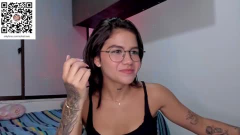 Snapshot of ashleytravis_ chatting on 02/01/25, 04:14 online show from 02/01/25, 04:14