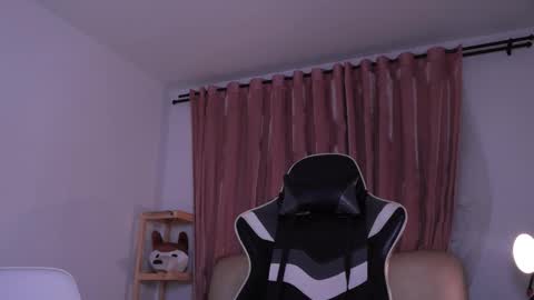 Snapshot of ashleyvalirya chatting on 11/25/25, 09:42 Ashley Lauren online show from 11/25/25, 09:42