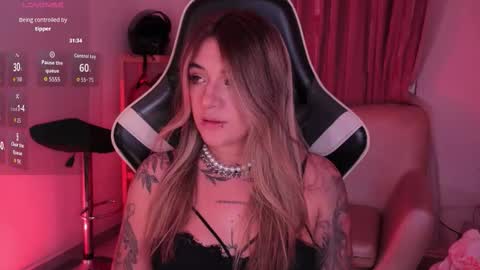 Snapshot of ashleyvalirya chatting on 12/18/25, 04:29 Ashley Lauren online show from 12/18/25, 04:29