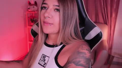 Ashley Lauren online show from 01/12/26, 03:56